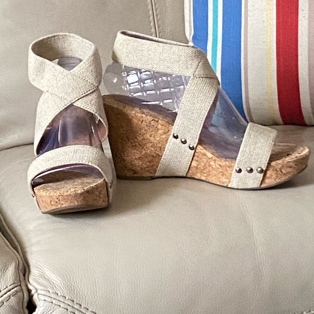 Lucky Brand Sandal.  10M Marinah Natural.